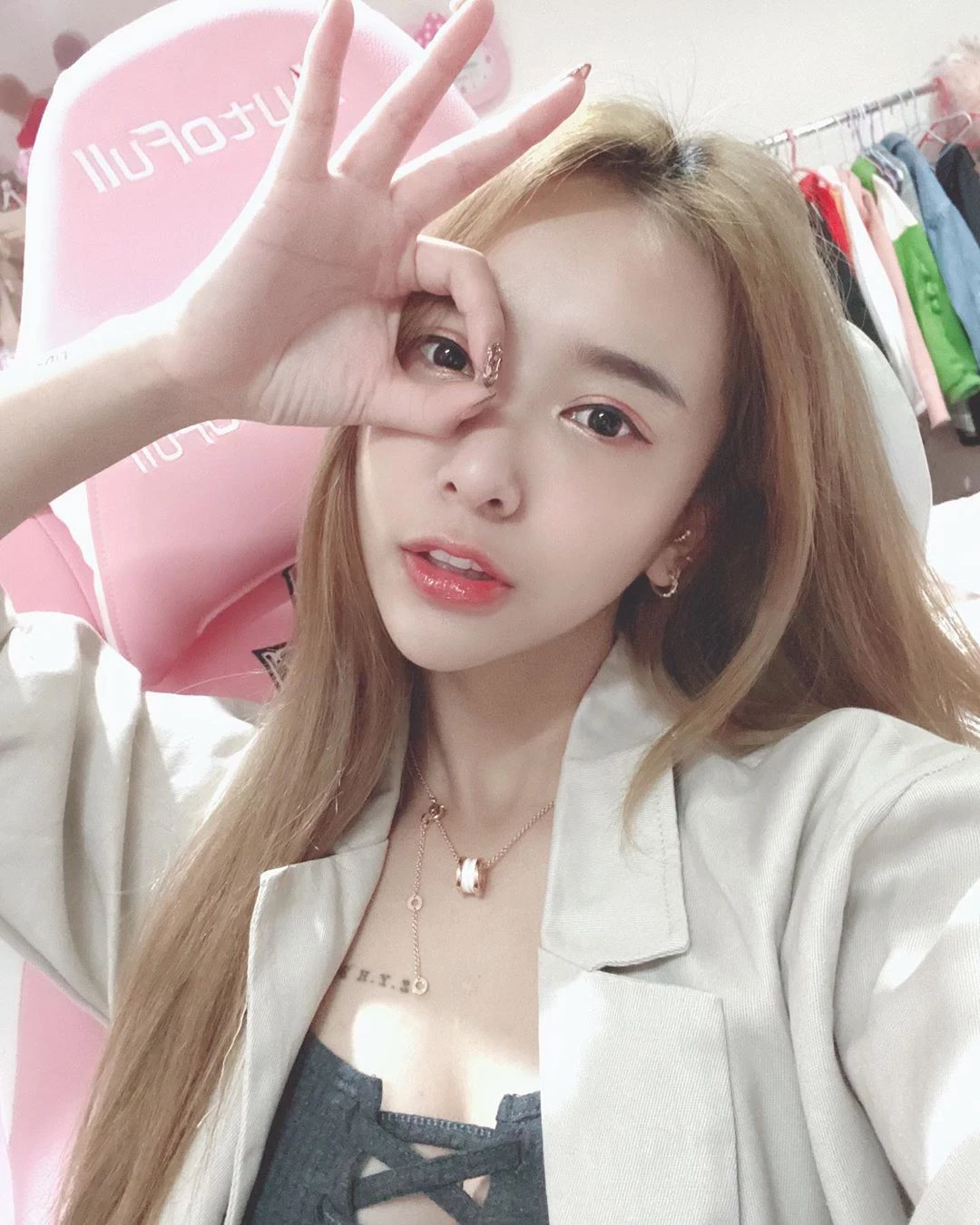 084250ic65nd9n5uv7m4d6.webp